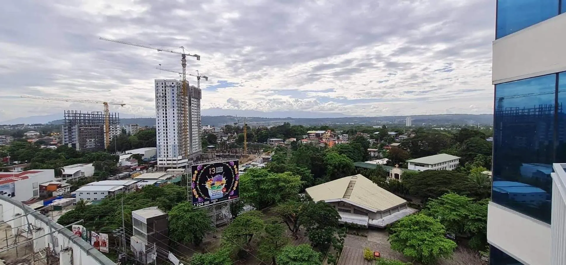 Davao Inspiria Condo Units With Balcony Beside Abreeza Mall 0*,
